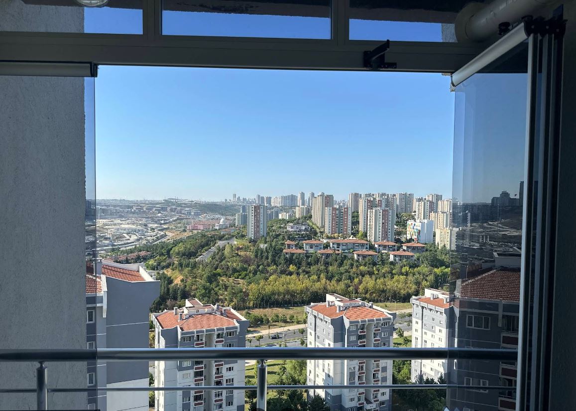 SonYapi cam balkon uygulamasi Istanbul manzarali